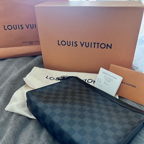 Pochette Voyage 10.6 length x 8.3 height x 2 inches width. - Picture 3 of 6